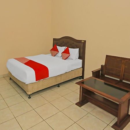 Super Oyo 3978 Hotel Danau Indah Bekasi Exterior photo