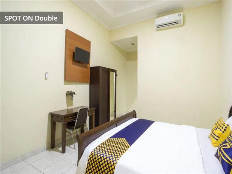 Super Oyo 3978 Hotel Danau Indah Bekasi Exterior photo