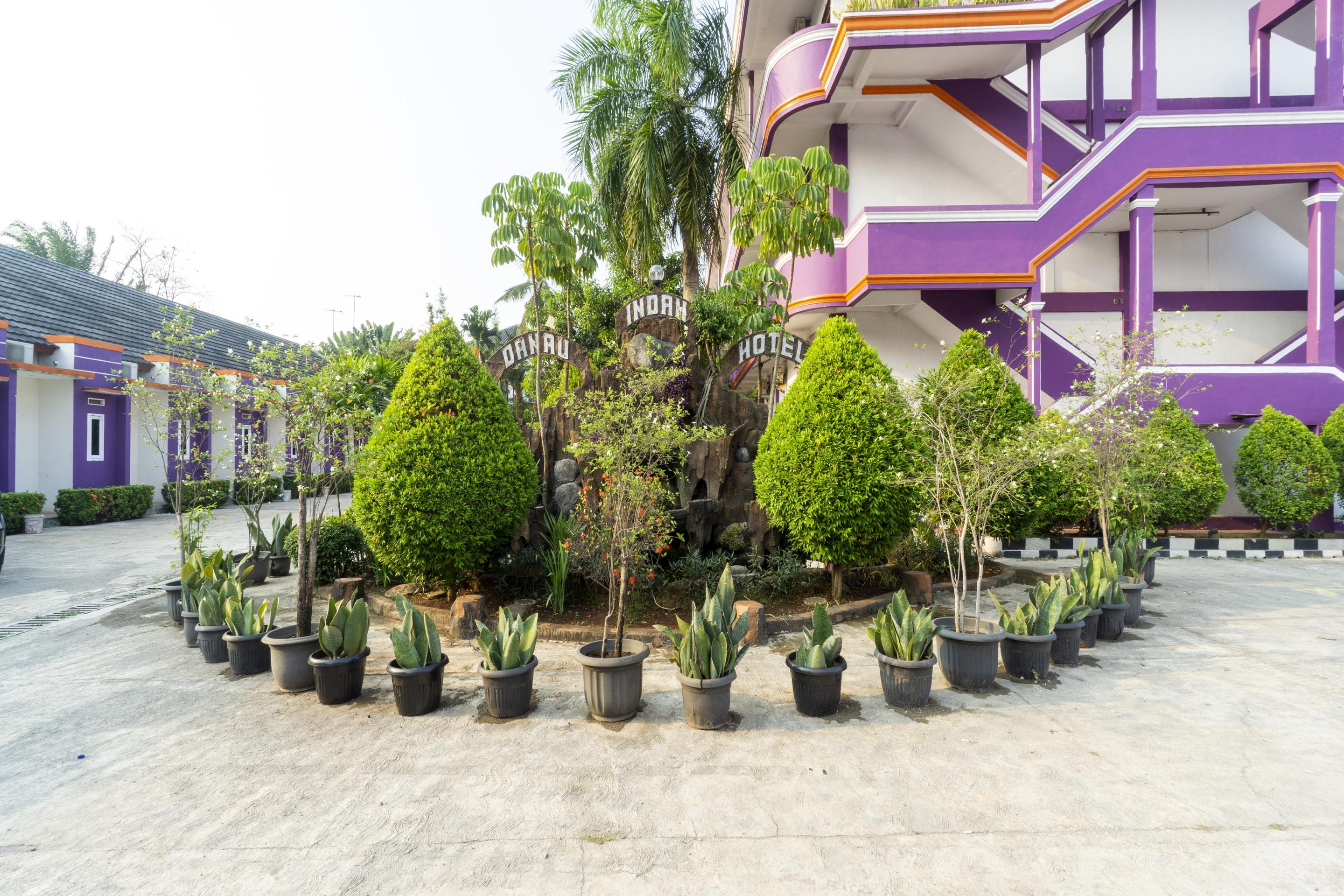 Super Oyo 3978 Hotel Danau Indah Bekasi Exterior photo