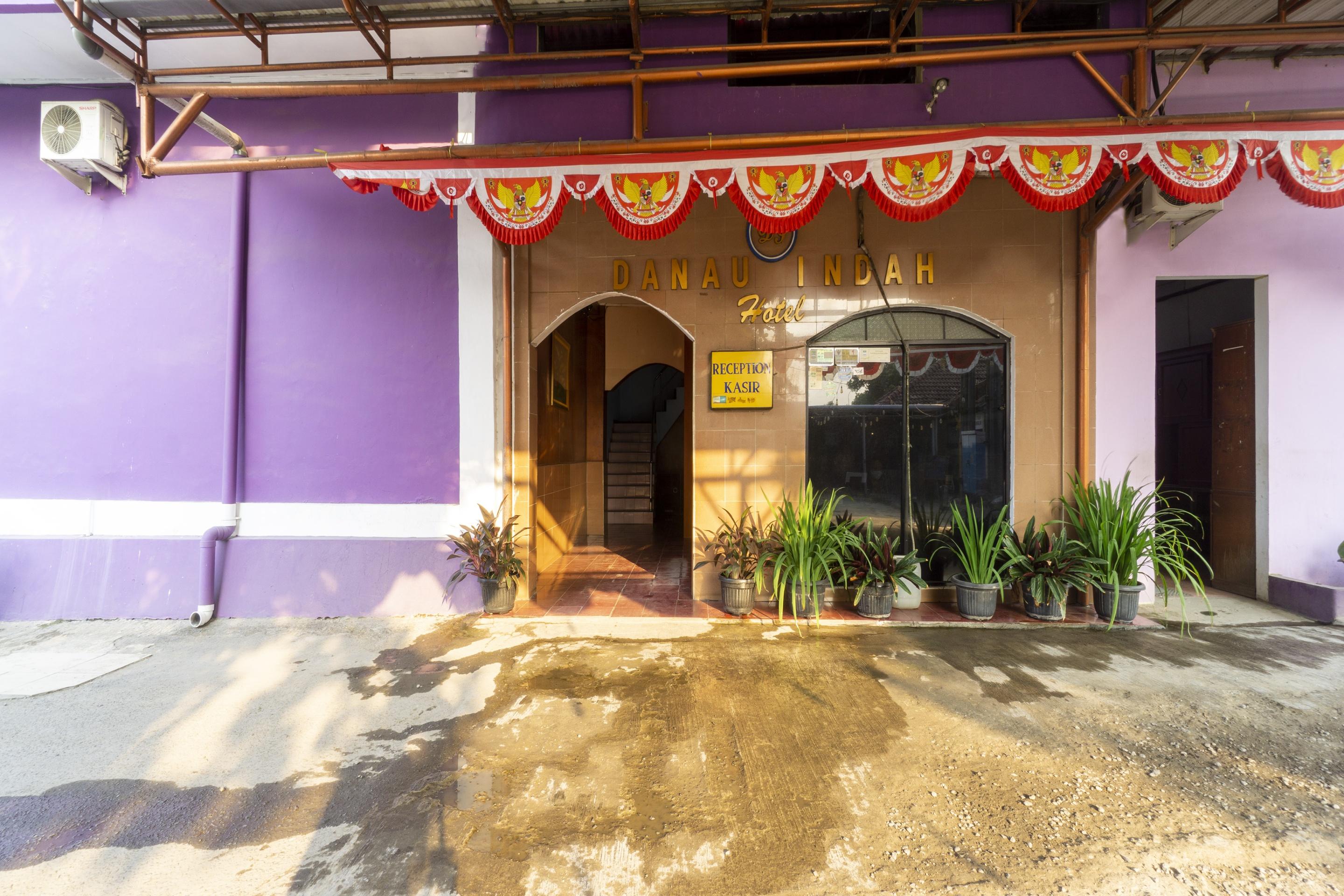 Super Oyo 3978 Hotel Danau Indah Bekasi Exterior photo