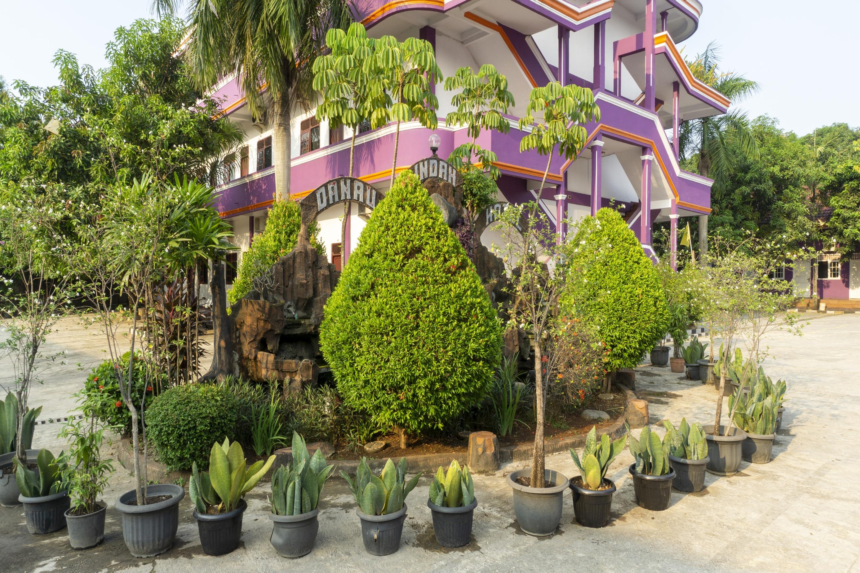 Super Oyo 3978 Hotel Danau Indah Bekasi Exterior photo