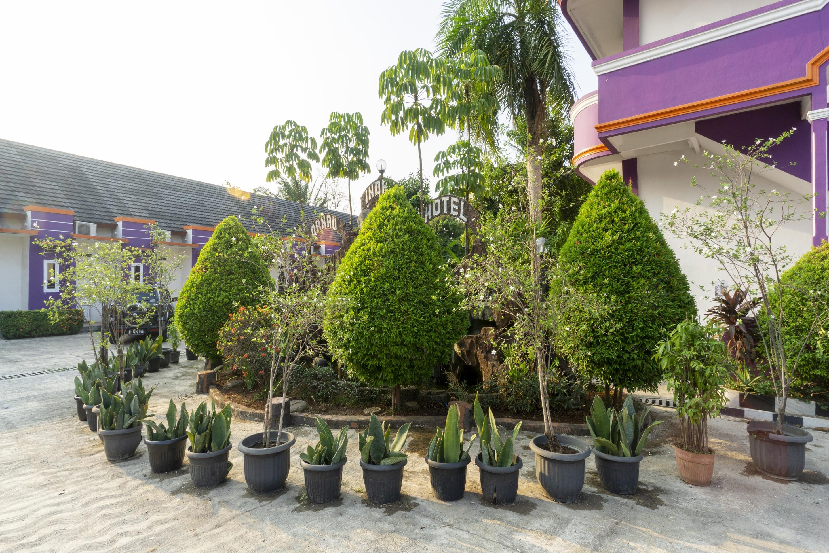 Super Oyo 3978 Hotel Danau Indah Bekasi Exterior photo