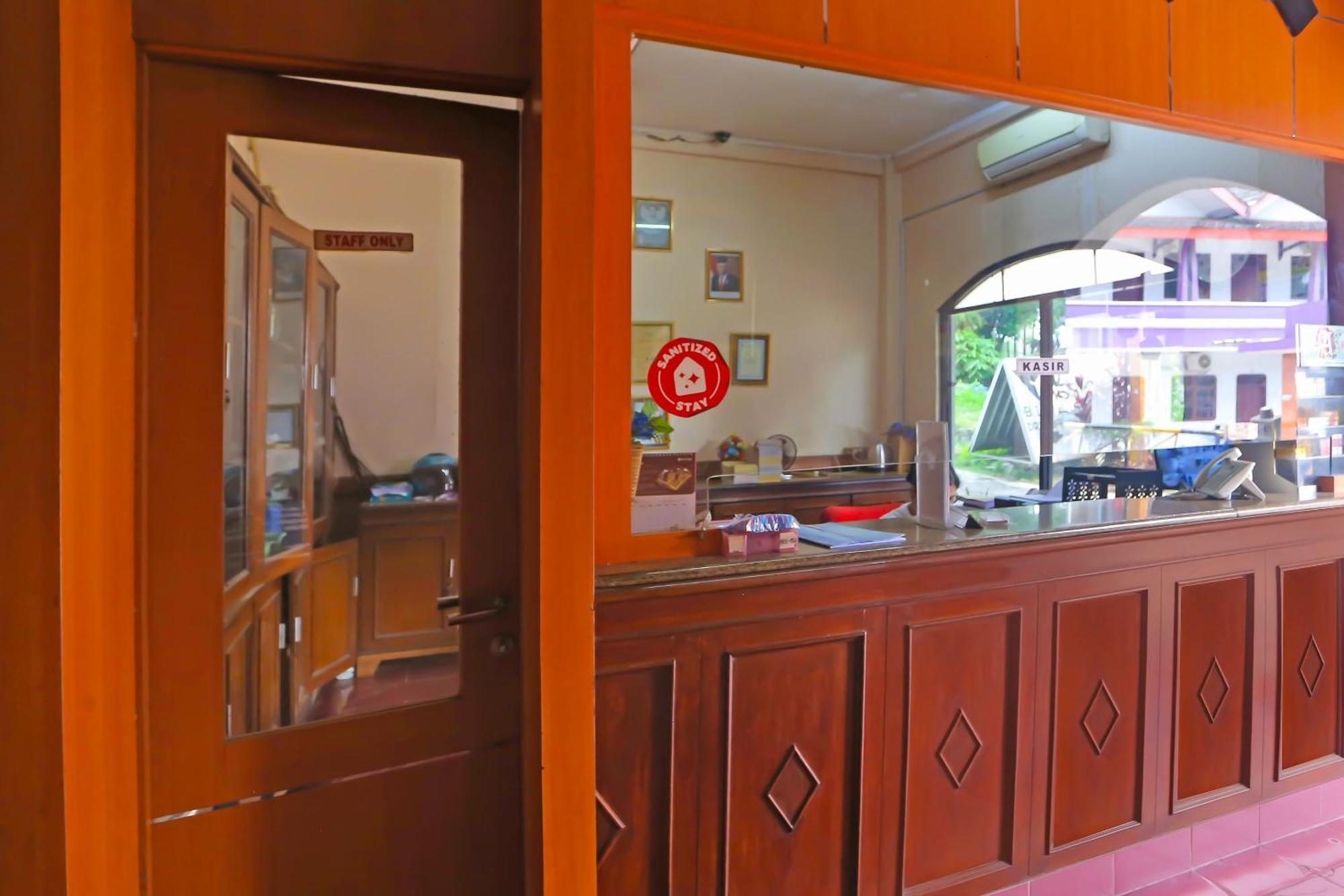 Super Oyo 3978 Hotel Danau Indah Bekasi Exterior photo