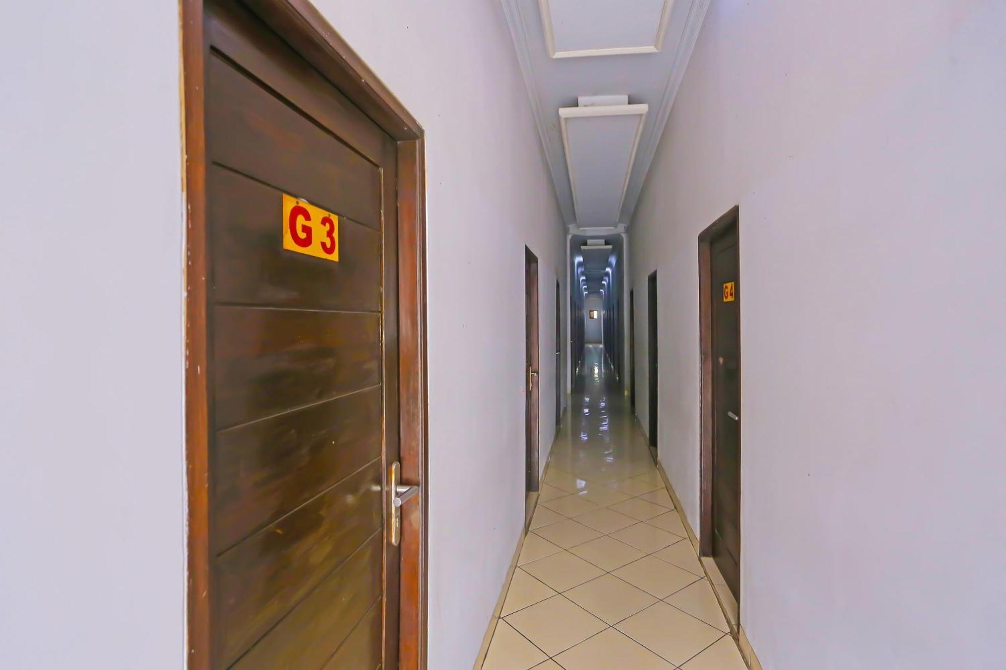 Super Oyo 3978 Hotel Danau Indah Bekasi Exterior photo