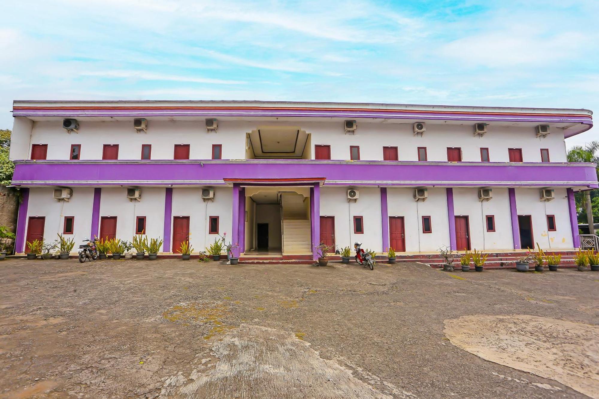 Super Oyo 3978 Hotel Danau Indah Bekasi Exterior photo
